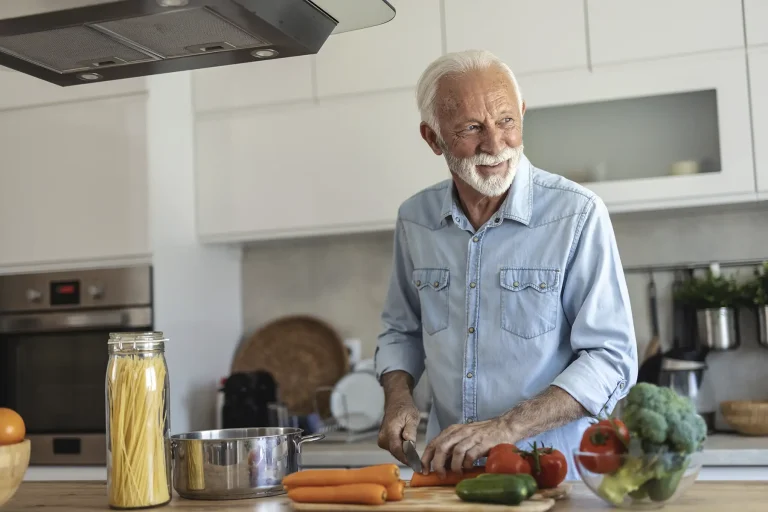 Preventhera über Arthrose: Wie eine entzündungshemmende Ernährung, spezielle Nährstoffe und Bewegung unsere Gelenke regenerieren können